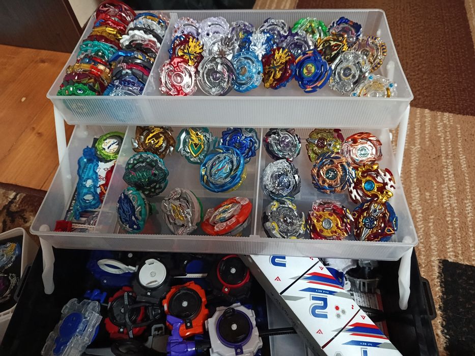 Оновлено!BeyBlade Takara Tomy