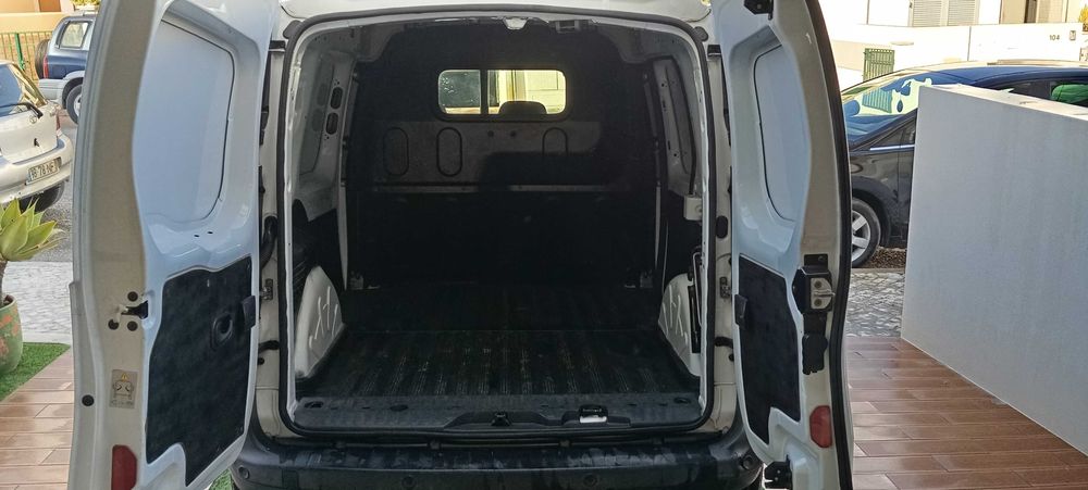 Renault Kangoo Business  2016 C/3 lugares,1 Proprietário , Nacional ,em ótimo estado.