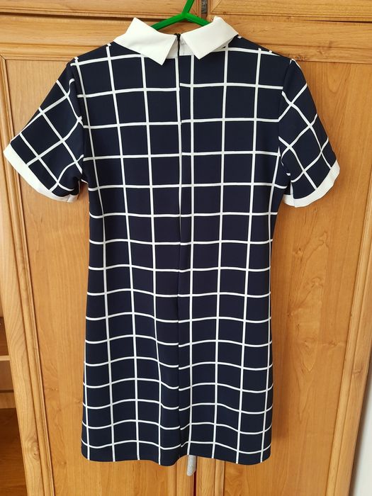 Sukienka z kołnieżykiem w kratę