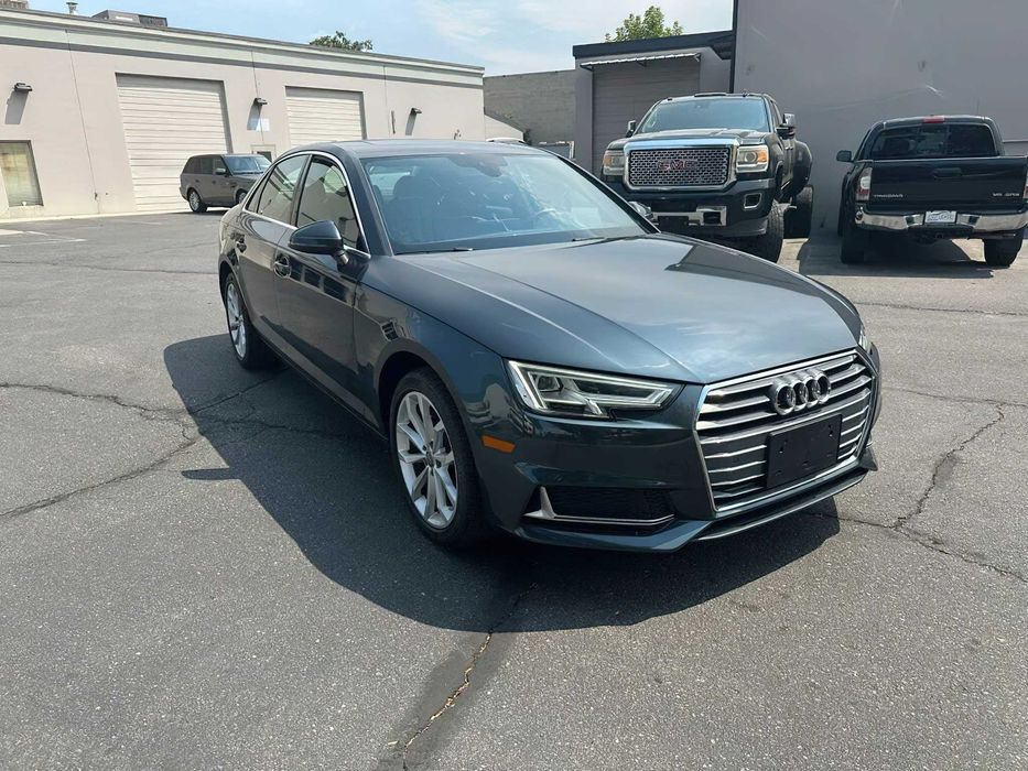 Audi A4 Premium Plus 40 TFSI      2019