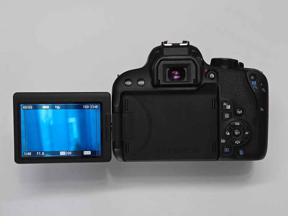 Canon EOS 800D + EF-S 18-200 IS - tylko 3348 zdjęć - pełny komplet