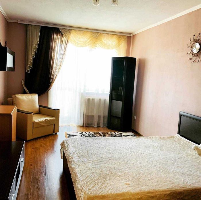 Задається 1 кімнатна квартира в новобудові на Озерній.