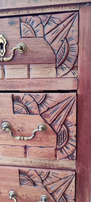 Cómoda antiga em madeira