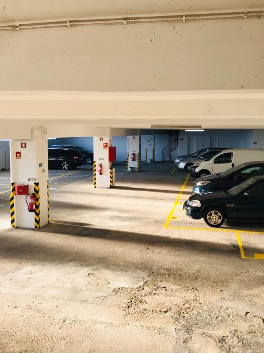 Parqueamento Queluz/Pendão/Monte Abrão: Arrecadação/Aluguer de lugar