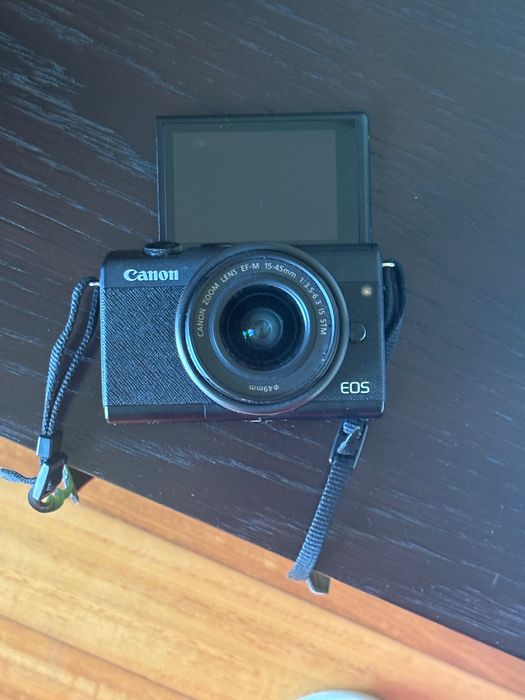 CANON EOS M200 + M 15-45mm