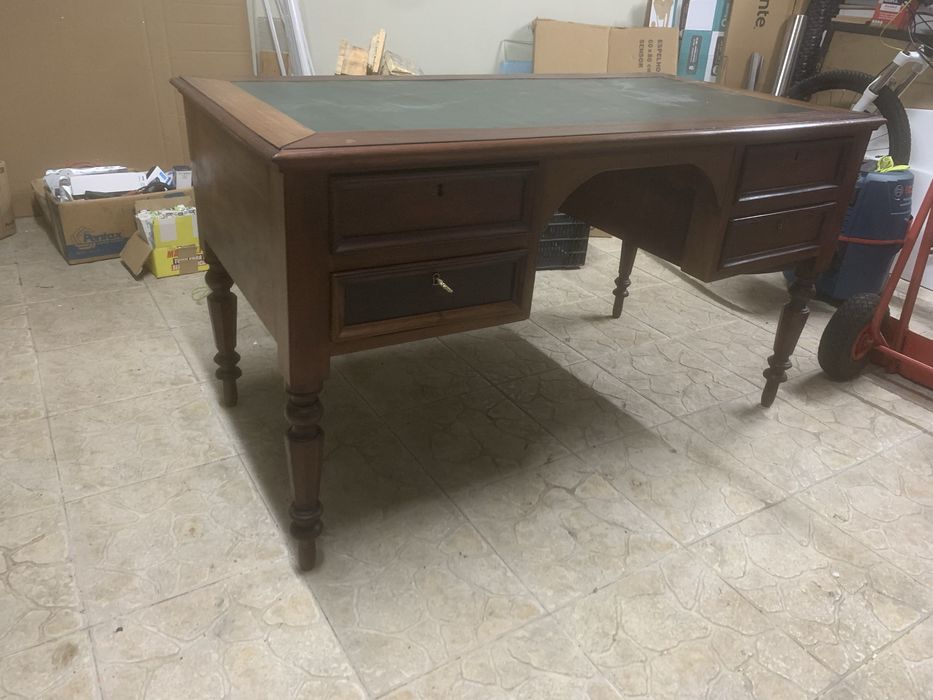 Secretaria madeira macica em excelente  estado