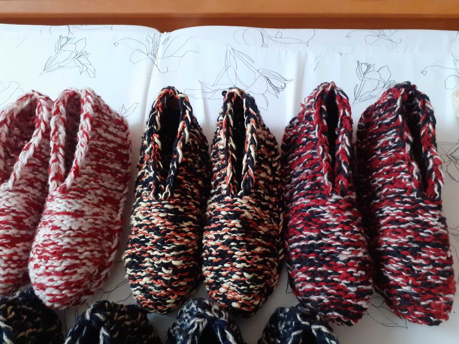 kapcie wełniane  recznie robione.