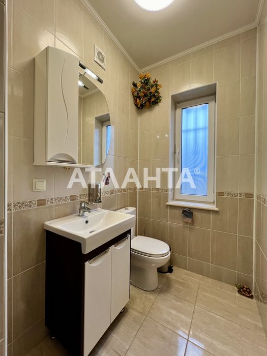 Дом с бассейном в Даче Ковалевского.