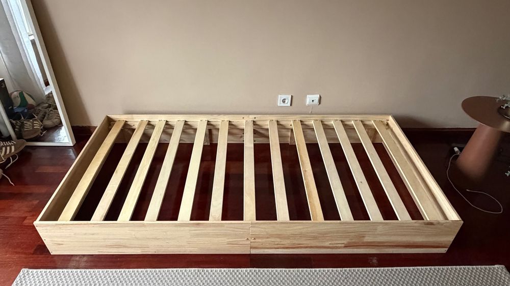 Vendo Cama Solteiro c/ colchão