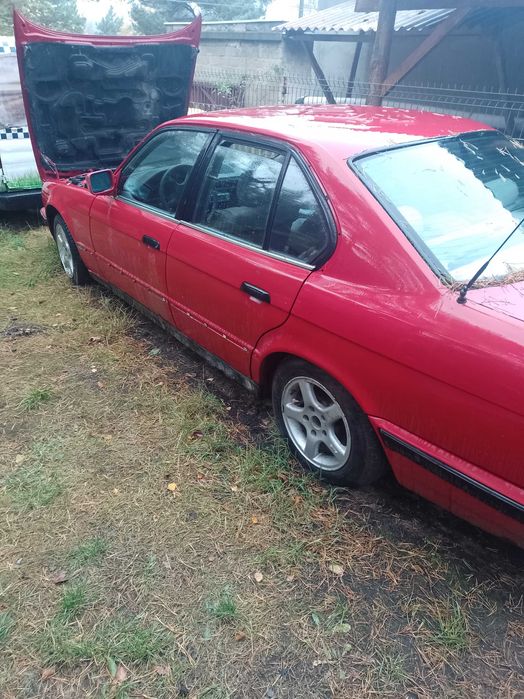 BMW e34 TYLNA BELKA. z polosiami