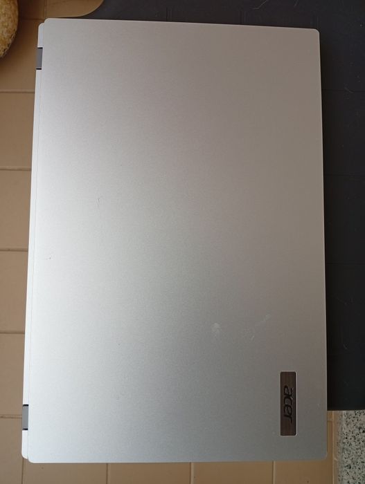 Portátil Acer TravelMate P2-15 i5 1334U de 13th geração 
Processador Intel Core i5-1334U