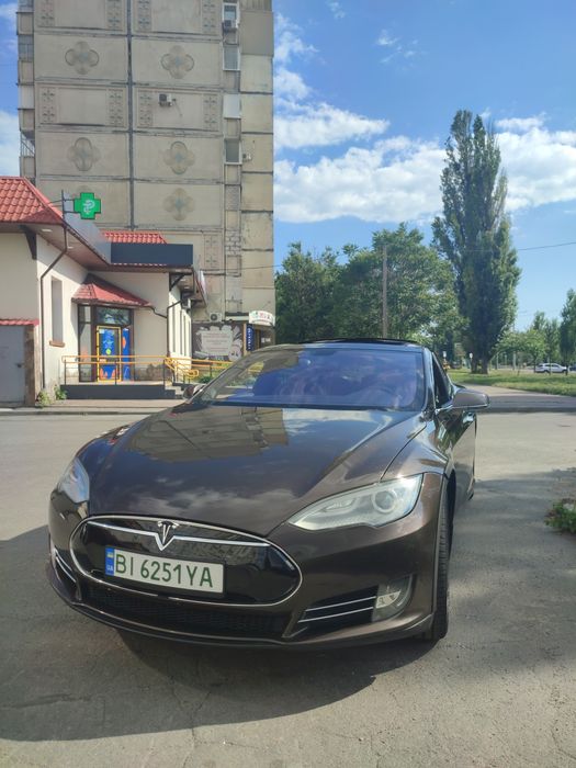 Tesla Model S 400к.с