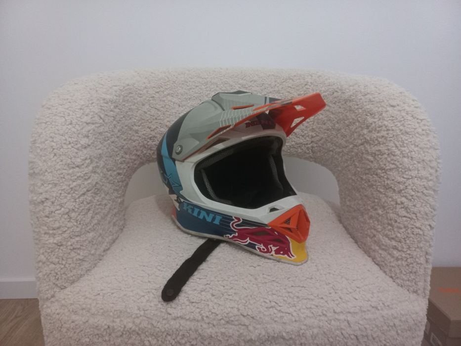 Capacete Kini RedBull compition