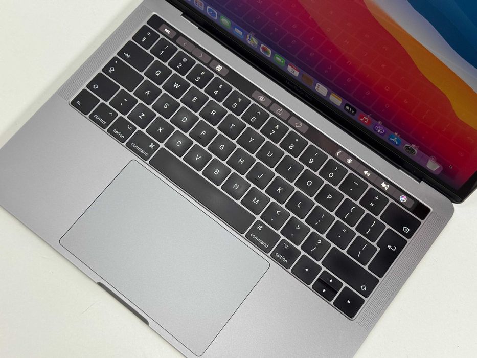 MacBook Pro 13 2017 Touchbar i5 8GB RAM 512GB SSD Super Stan VAT 23%