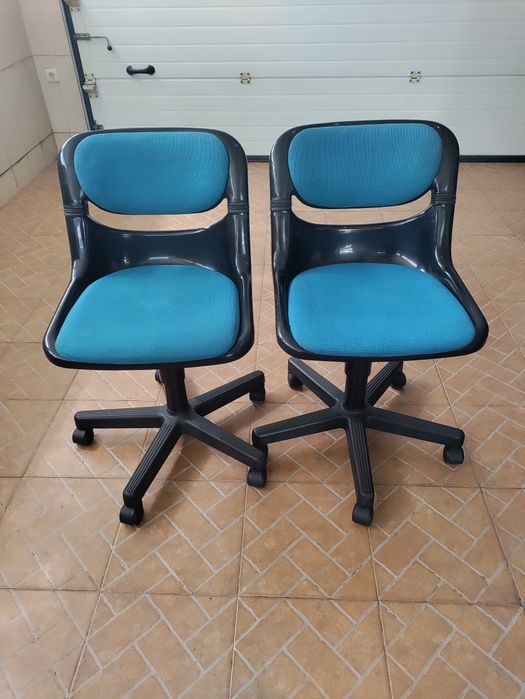 Cadeiras com rodas/pernas