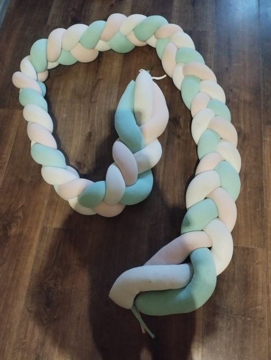 Do łóżeczka długi wąż dla maluszka