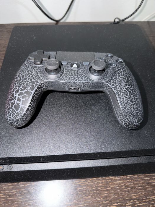 Vendo ps4 500gb  com 2 comandos