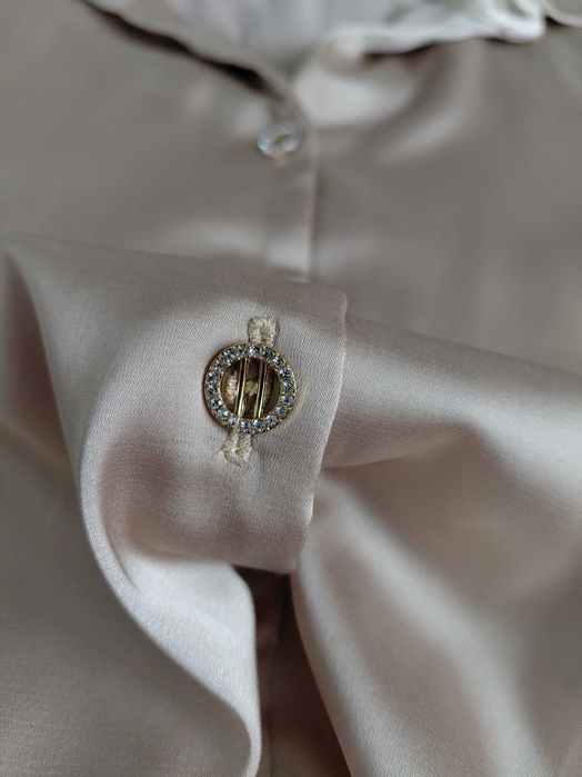 Продам шовкову сорочку оздоблення гудзики Swarovski