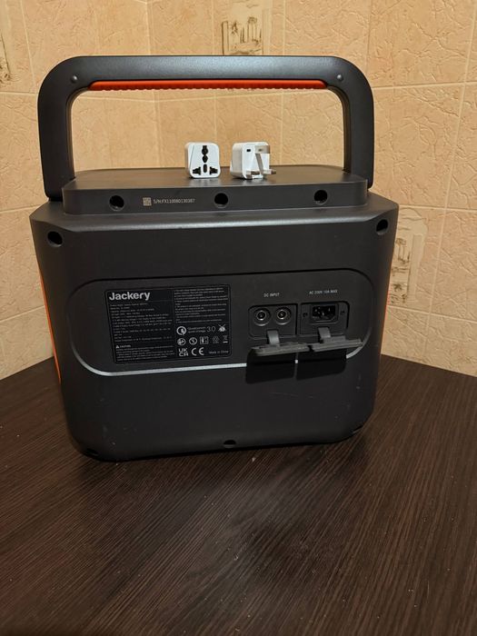 Портативна зарядна станція Jackery Explorer 2000 Pro