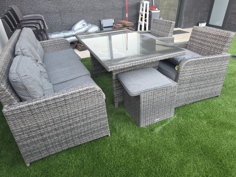Conjunto mesa jardim e cadeiras.