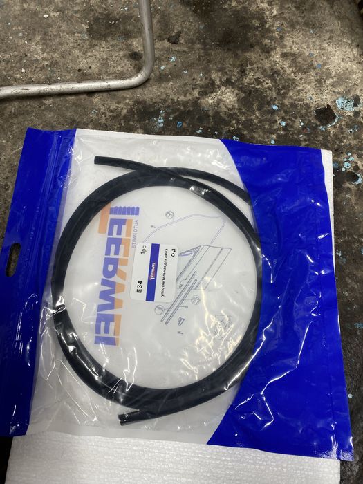 Резинка люка уплотнитель bmw e34 е34 ущільнювач