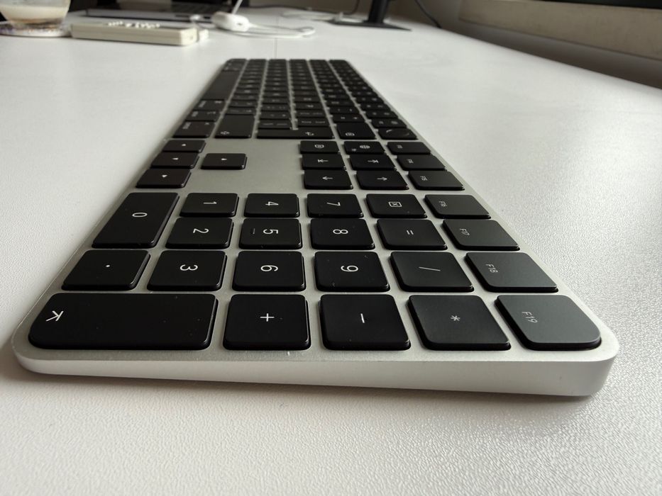 Apple Magic Keyboard com Touch ID e Teclado Numérico (US)