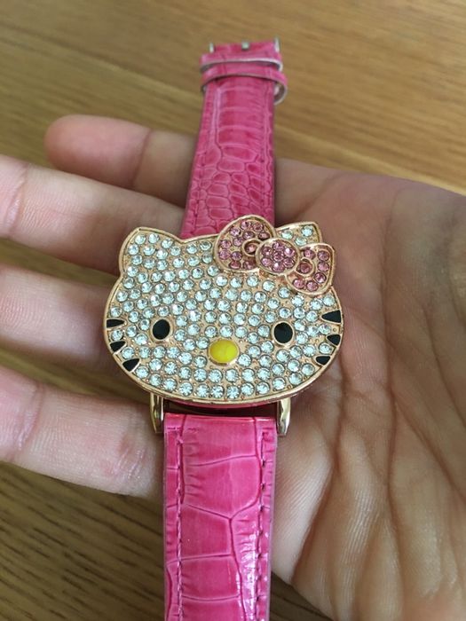Relógio da Hello Kitty com brilhantes