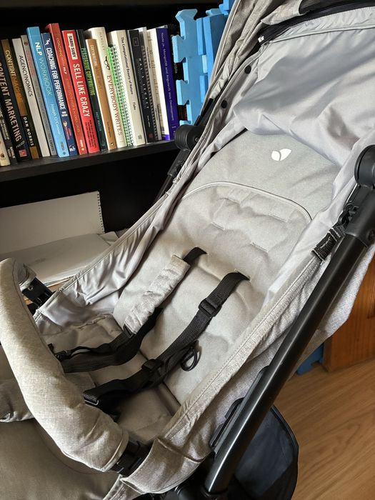 Carrinho compacto e de viagem joie pact