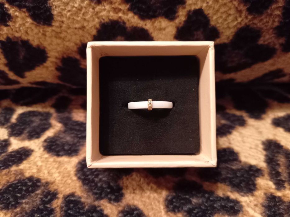 Каблучка " Sova ", керамiка з дiамантами, р. 16.5. Киев.