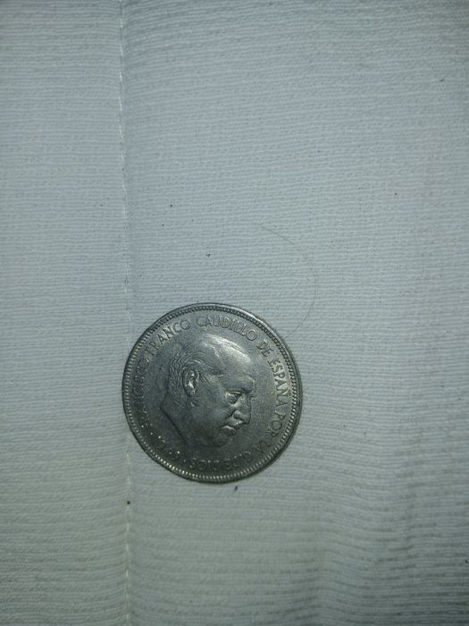Vendo moeda de 5 pesetas ano 1949 moeda da epoca franquista
