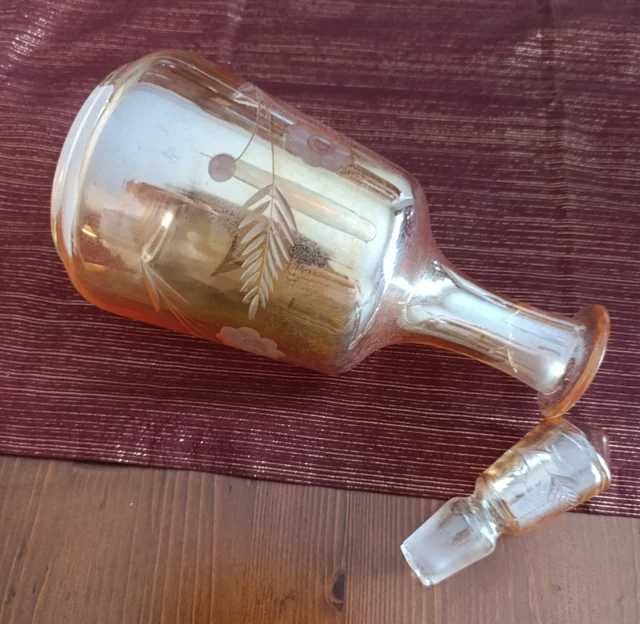 Garrafa antiga em vidro