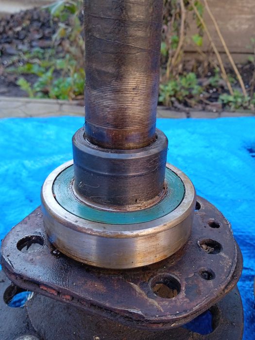 // Продам // Полуоси заднего моста москвич 2140 \\