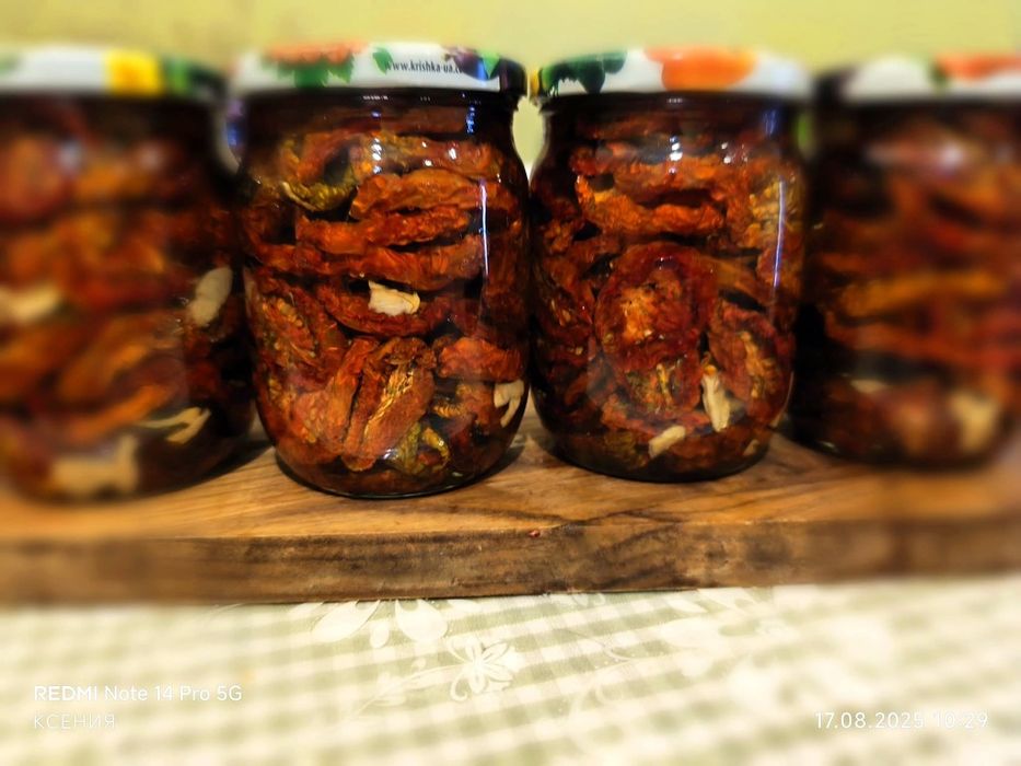 Консервація в'ялені томати квашений цицак кетчуп маринований халапеньй