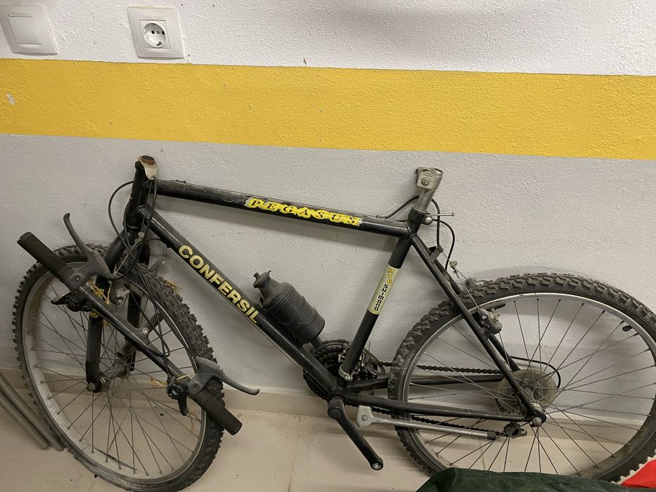 Bicicleta,a faltar algumas pecas