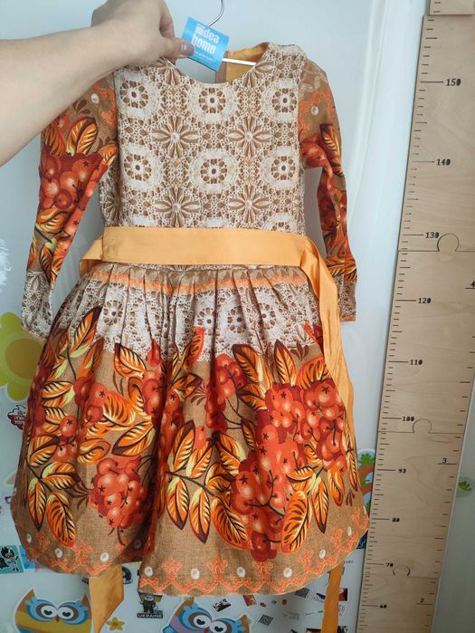 Продам дитячу сукню горобинка, осінь  на 3-5 років.