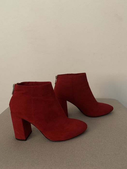 Botins/Botas vermelhas