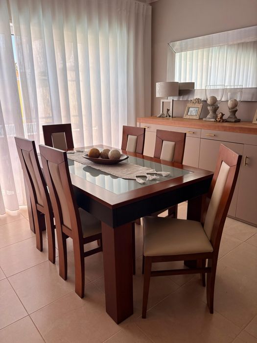 Mesa e Cadeiras de sala