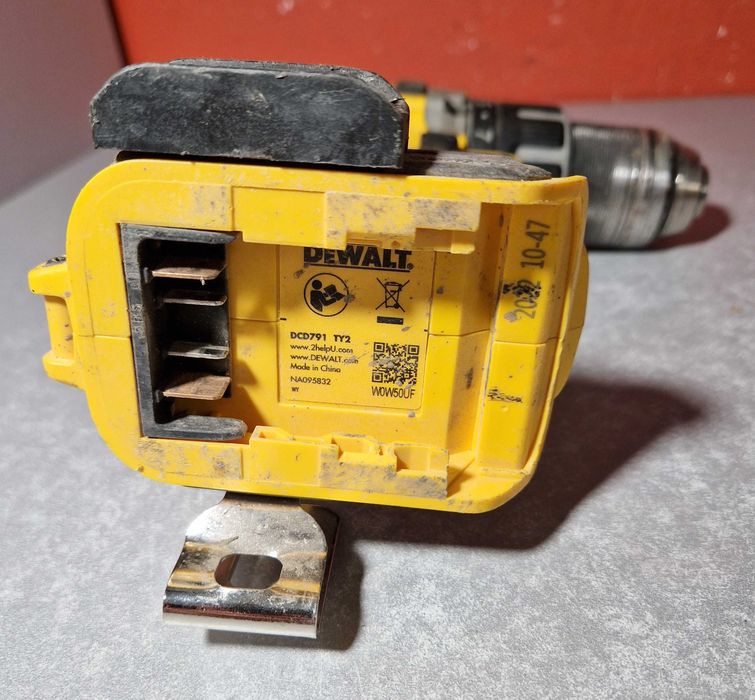 Wiertarko-wkrętarka DEWALT DCD 791+AKU 5AH