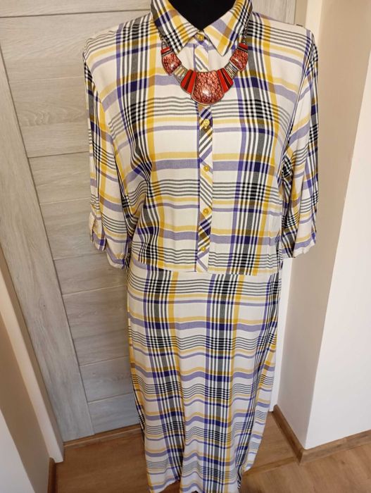 Sukienka w kolorowe paski