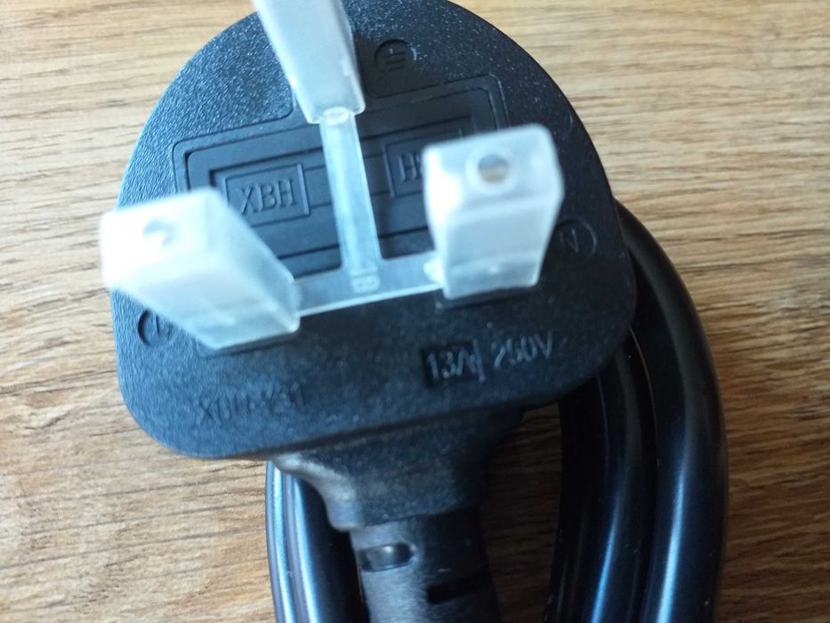Przewód kabel zasilający z angielską wtyczką - nowy
