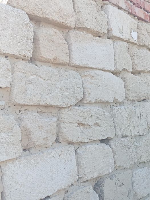 Продам  кирпич красний-білий,білий(силікатний-полуторний) ракушняк,шла