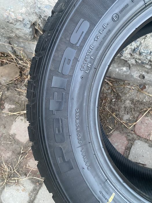 Пара зимних/всесезонных шин Petlas Full Grip PT935 235/65 R16C
