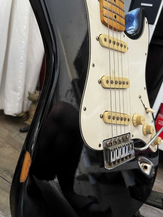 Guitarra elétrica Washburn Lyon Series preta - OPORTUNIDADE