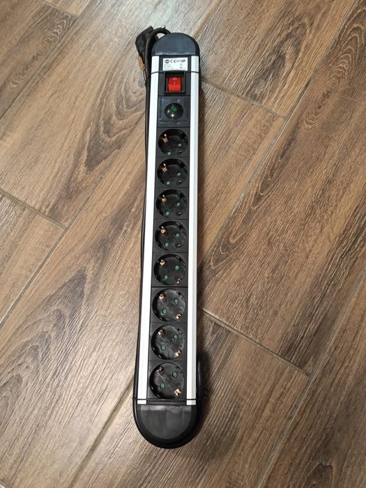 Подовжувач на 8 розеток  Aoboer GABKS08 з алюмінієвим корпусом