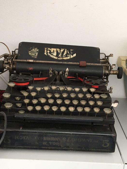 Máquina de escrever Royal Typewriter 5 Viseu • OLX Portugal