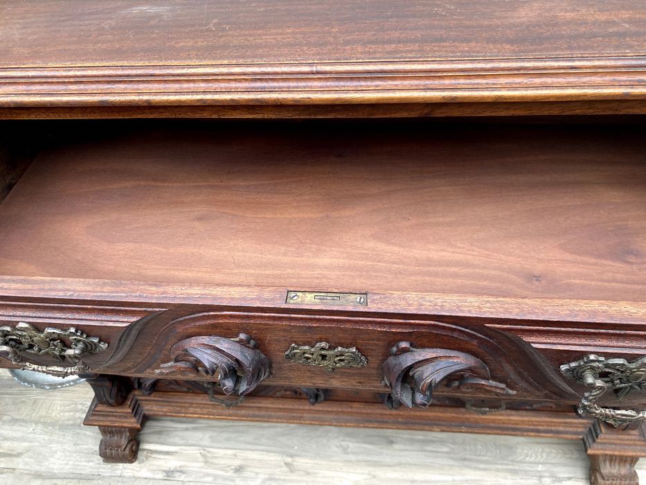 Cómoda de madeira com 4 gavetas