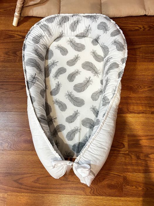 Кокон для кроватки та матрас на комод