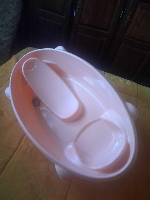 Cadeira de comer bebe. Espreguiçadeira e banheira