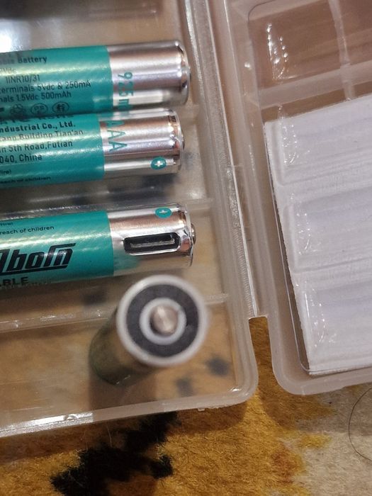 8 akumulatorkow AAA ładowanych usb c