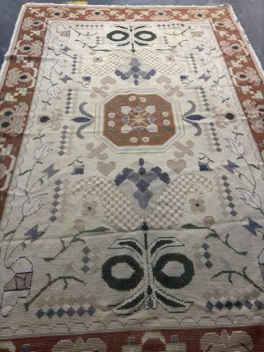 Tapete de Arraiolos feito à mão – peça tradicional portuguesa” 1960